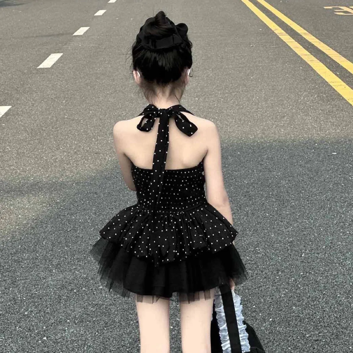 Girls' Summer Fashion Set Black Polka Dot Tank Top And Half Body Yarn Skirt 2-Piece Ensemble Children's Clothing
Girls' Summer Fashion Set Black Polka Dot Tank Top And Half Body Yarn Skirt 2-Piece Ensemble Children's Clothing