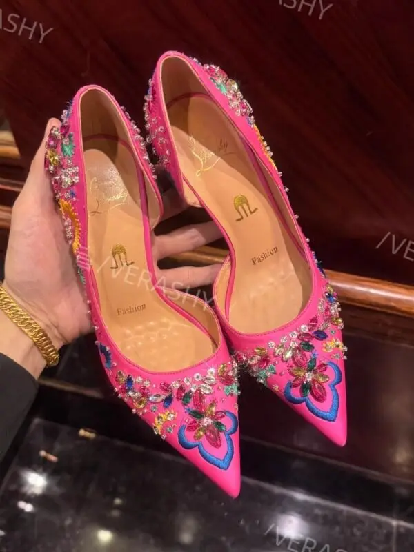 2026 Summer New Embroidered Beaded Side Space Sexy Queen Sister Stiletto High Heels Bridal Shoes Summer
2026 Summer New Embroidered Beaded Side Space Sexy Queen Sister Stiletto High Heels Bridal Shoes Summer