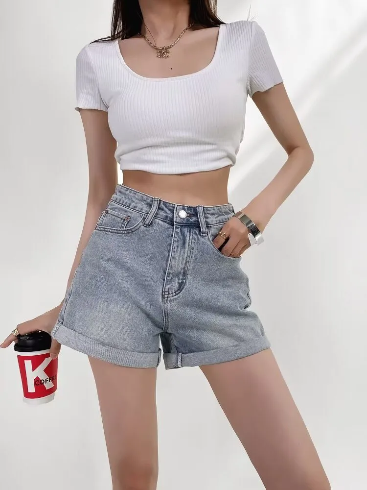 2024 New Women's American Washed Light Color Back Pocket Embroidery High Waist Curled Personalized Denim Shorts
2024 New Women's American Washed Light Color Back Pocket Embroidery High Waist Curled Personalized Denim Shorts