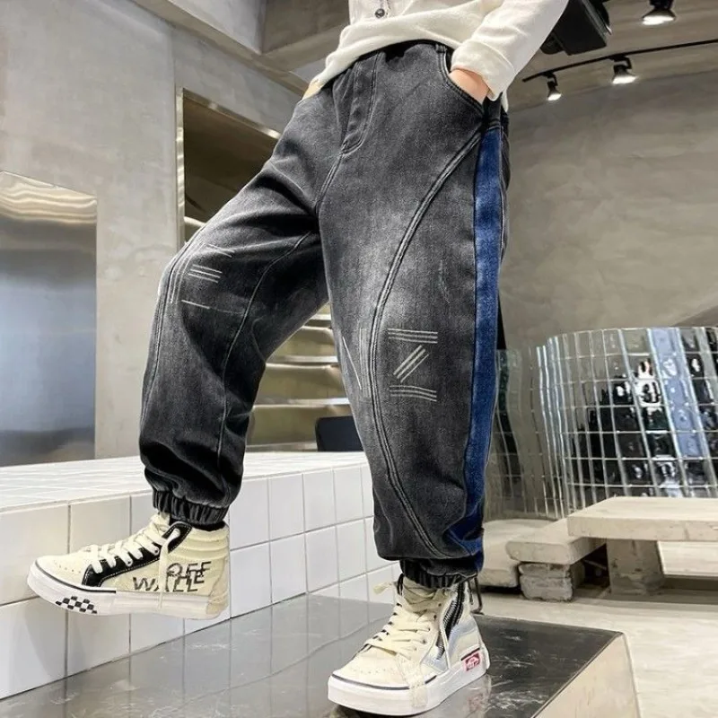 2025 Новые свободные тонкие джинсы для мальчиков на весну/лето, средний и большой размер, модный и крутой дизайн с стиркой в стиле ретро
2025 Новые свободные тонкие джинсы для мальчиков на весну/лето, средний и большой размер, модный и крутой дизайн с стиркой в стиле ретро