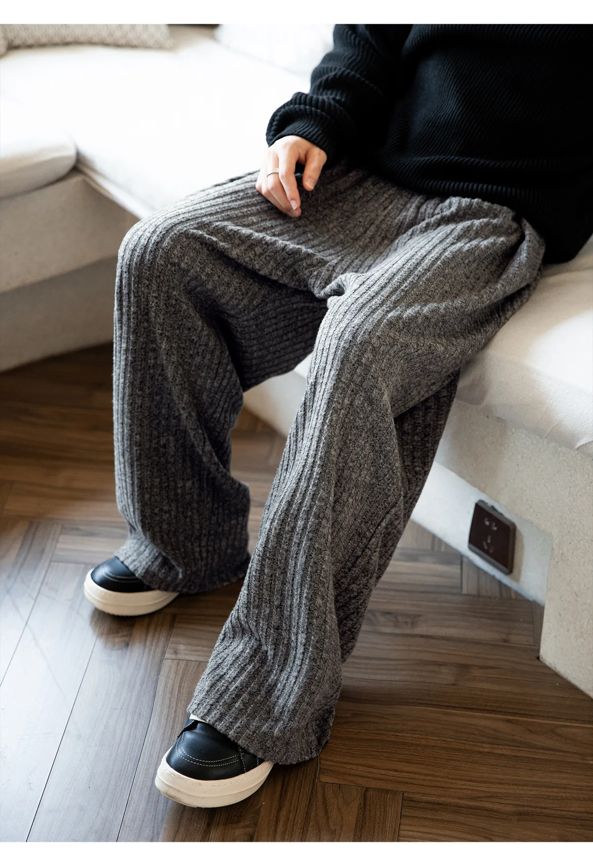 Loose-fitting Straight-leg Casual Pants Men Pleats Drawstring Heavyweight Texture Long Pants Loose Fit Soft Breathable.
Loose-fitting Straight-leg Casual Pants Men Pleats Drawstring Heavyweight Texture Long Pants Loose Fit Soft Breathable.