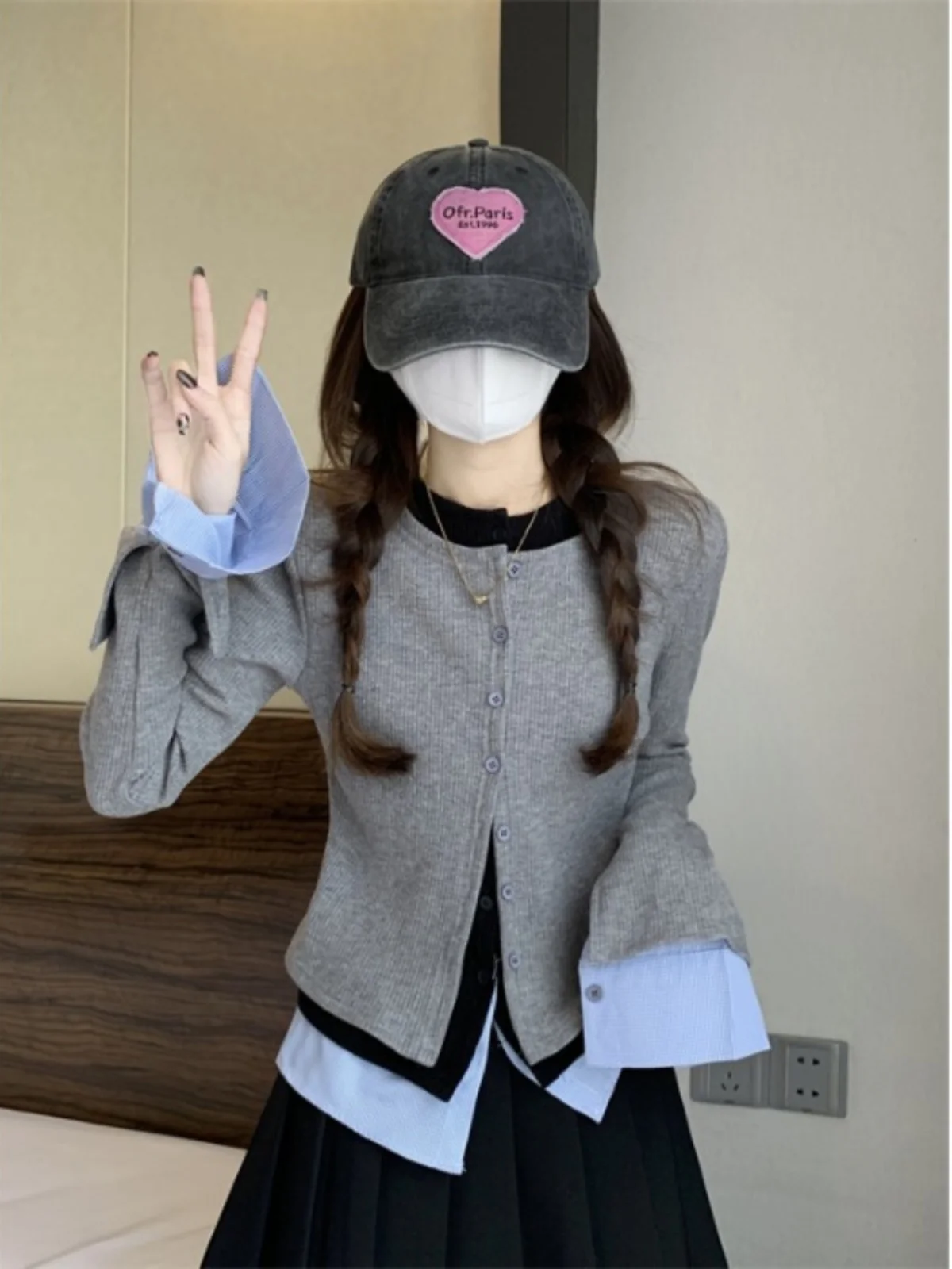 Корейский стильный цветной вязаный топ на пуговицах для женщин, весенний базовый слой, модный, для повседневной носки, приталенный, с длинным рукавом
Корейский стильный цветной вязаный топ на пуговицах для женщин, весенний базовый слой, модный, для повседневной носки, приталенный, с длинным рукавом