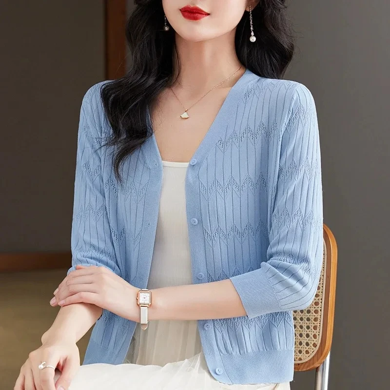 Women's Summer Thin Cardigan Simple Solid Color Short Ice Silk Knitted Shawl V-Neck Sun Protection Shirt Hollow Out Jacket Tips
Women's Summer Thin Cardigan Simple Solid Color Short Ice Silk Knitted Shawl V-Neck Sun Protection Shirt Hollow Out Jacket Tips