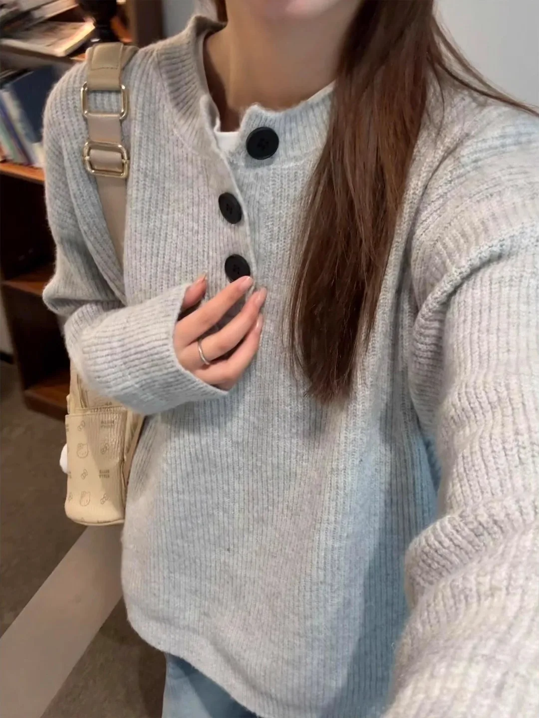 Мужской вязаный свитер Cleanfit: осенний, в американском ретро-стиле, с цветочным узором, в стиле Old Money, на пуговицах, стандартный крой, трикотаж
Мужской вязаный свитер Cleanfit: осенний, в американском ретро-стиле, с цветочным узором, в стиле Old Money, на пуговицах, стандартный крой, трикотаж