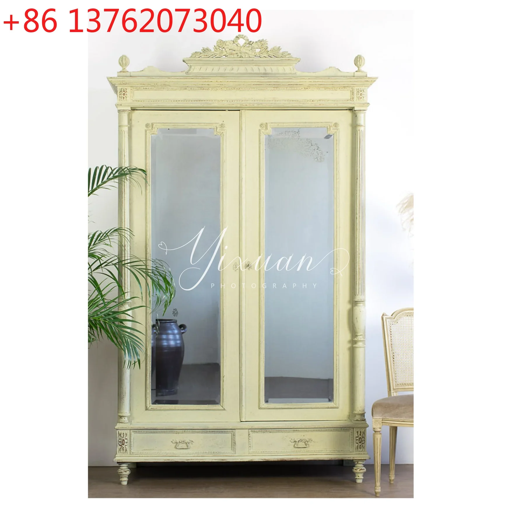American Rococo retro solid wood old carved locker
American Rococo retro solid wood old carved locker