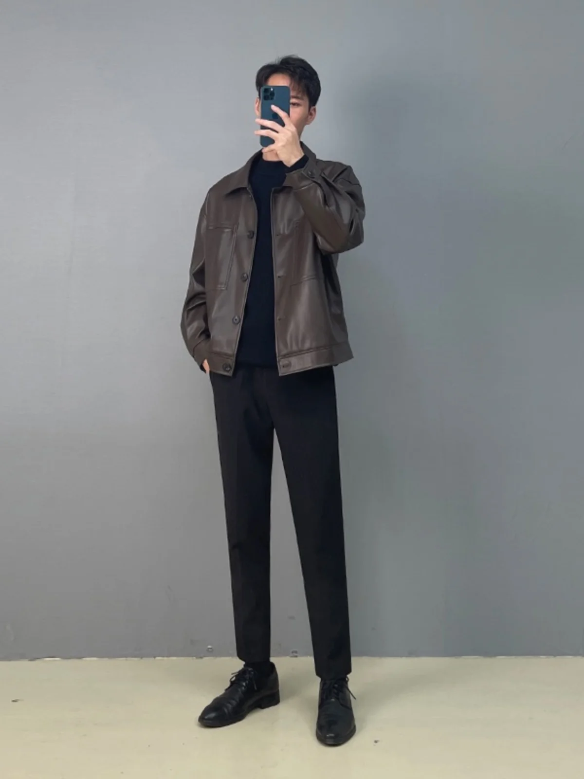 2023 New Men's Leather Jacket Casual Motorcycle Style Light Maturity Spring Autumn Fashionable Coat Loose Fit Regular Length
2023 New Men's Leather Jacket Casual Motorcycle Style Light Maturity Spring Autumn Fashionable Coat Loose Fit Regular Length