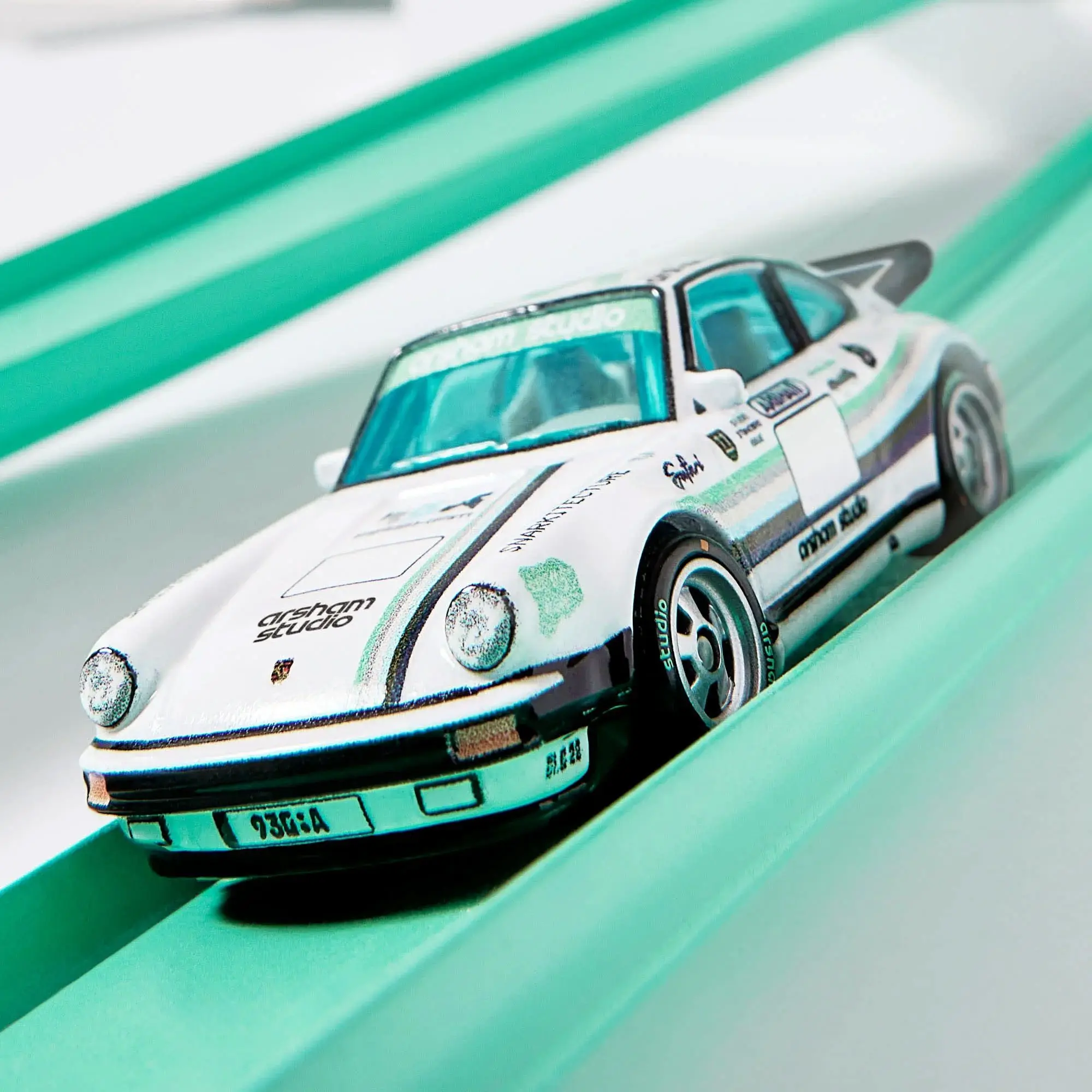 Hot Wheels RLC (Danlel Arsham Lap 3)ARSHAM PORSCHE 930A, ограниченная коллекция украшений из литого под давлением модели тележки из сплава
Hot Wheels RLC (Danlel Arsham Lap 3)ARSHAM PORSCHE 930A, ограниченная коллекция украшений из литого под давлением модели тележки из сплава