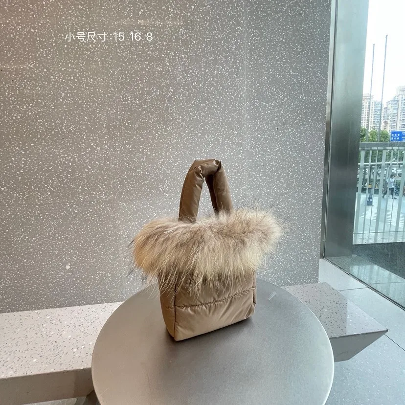 Простая и легкая нейлоновая пушистая женская индивидуальная маленькая хлопковая сумка с мягкой подкладкой, универсальная сумка через плечо Tide
Простая и легкая нейлоновая пушистая женская индивидуальная маленькая хлопковая сумка с мягкой подкладкой, универсальная сумка через плечо Tide