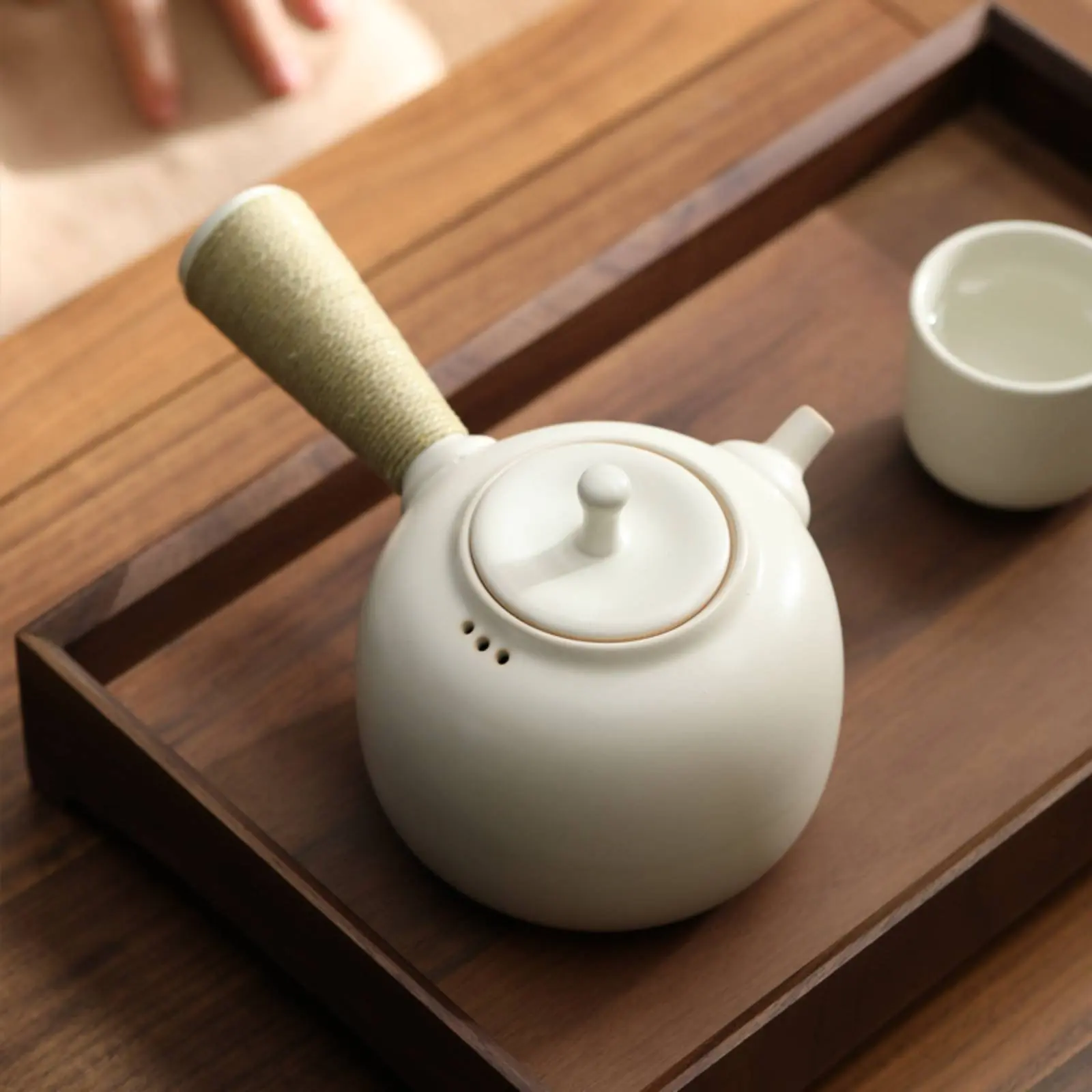 Japanese Design Side Handle Teapot Anti-Scalding Side Handle Teapot Teaware Small Kitchenware Leak-Resistant Lid
Japanese Design Side Handle Teapot Anti-Scalding Side Handle Teapot Teaware Small Kitchenware Leak-Resistant Lid