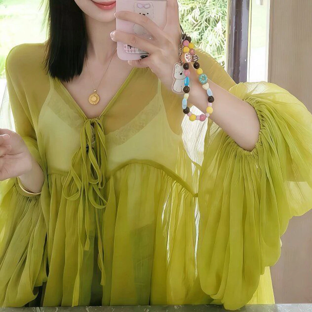High-end white and sweet chiffon shirt loose long-sleeved doll shirt 2026 spring and summer beach vacation wind super fairy top
High-end white and sweet chiffon shirt loose long-sleeved doll shirt 2026 spring and summer beach vacation wind super fairy top