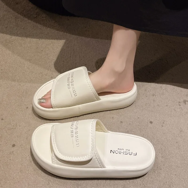 Thick soled bread slippers for women's summer 2024 new casual flip flops fashionable for home and outdoor wear
Thick soled bread slippers for women's summer 2024 new casual flip flops fashionable for home and outdoor wear