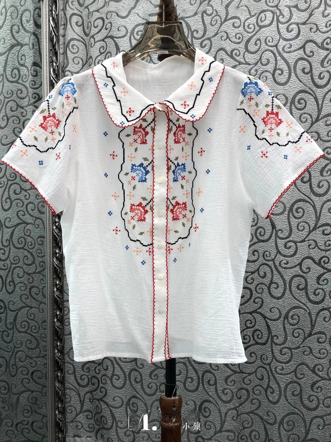 Milan Small Town Special Offer High Version Cross Stitch Ethnic Style Floral Pattern Pleated Cotton Stand Collar Short Sleeve...
Milan Small Town Special Offer High Version Cross Stitch Ethnic Style Floral Pattern Pleated Cotton Stand Collar Short Sleeve...