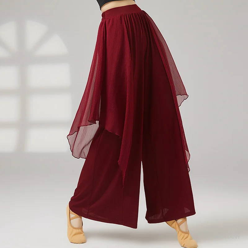 Женские брюки-кюлоты для классических танцев, струящиеся двухслойные широкие брюки, сетчатые марлевые лоскутные тренировочные костюмы для современных танцев
Женские брюки-кюлоты для классических танцев, струящиеся двухслойные широкие брюки, сетчатые марлевые лоскутные тренировочные костюмы для современных танцев