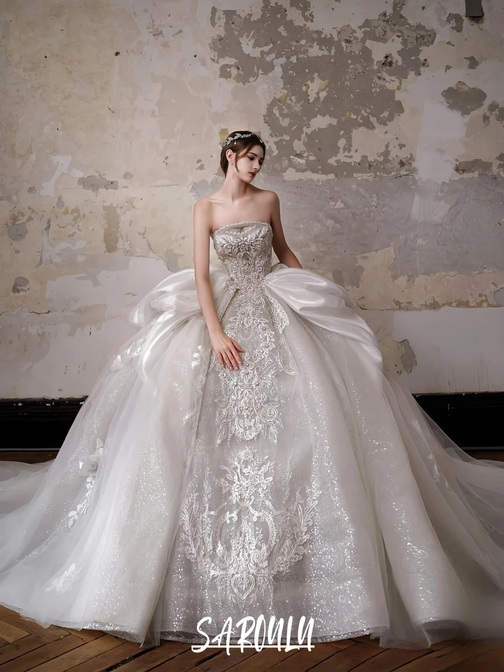 Royal Shimmering Ball Gown Wedding Dress Romantic Strapless Floral Lace Bridal Gown Gorgeous Exclusive Customized Women Wear
Royal Shimmering Ball Gown Wedding Dress Romantic Strapless Floral Lace Bridal Gown Gorgeous Exclusive Customized Women Wear