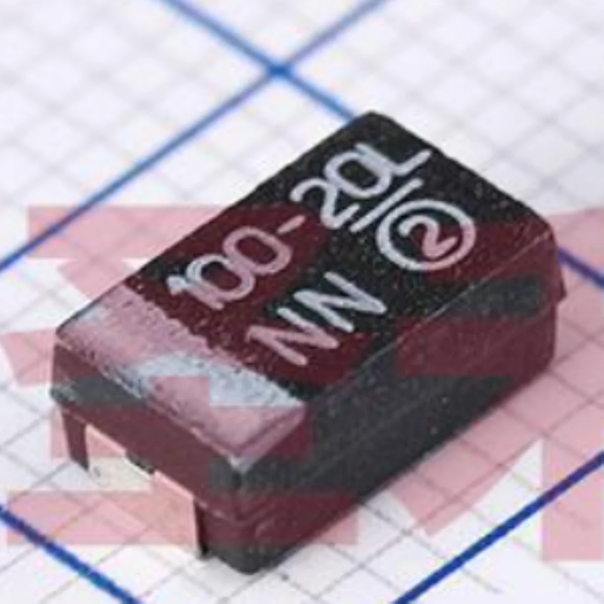 2917 CASE-D 7343 31 мм Маркировка 100-20 л Оригинальный черный танталовый конденсатор 20 В ± 10% 100 мкФ 600 мОм CAP TANT 100 мкФ 293D107X9020D2TE3
2917 CASE-D 7343 31 мм Маркировка 100-20 л Оригинальный черный танталовый конденсатор 20 В ± 10% 100 мкФ 600 мОм CAP TANT 100 мкФ 293D107X9020D2TE3