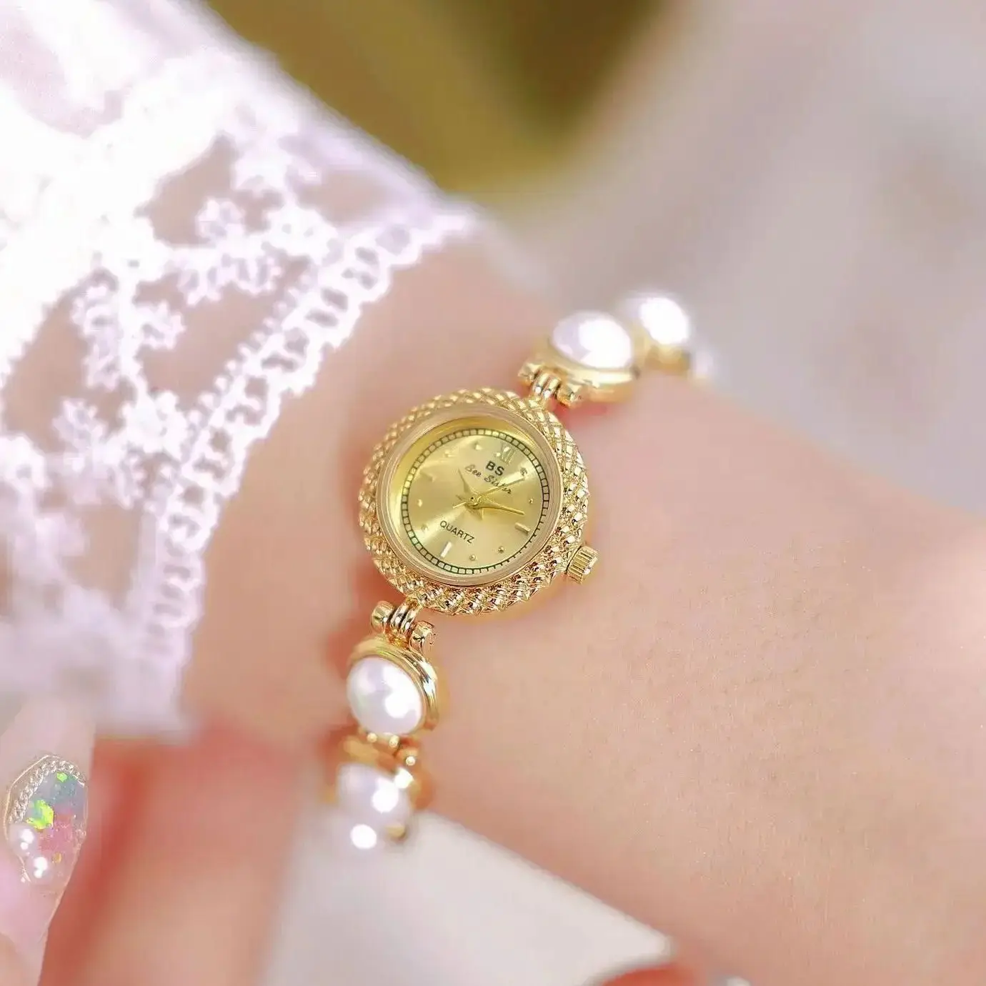 Brand Women's Watch Light Luxury Pearl Bracelet Fashion Style Wristwatch Women's Gift Quartz Watch
Brand Women's Watch Light Luxury Pearl Bracelet Fashion Style Wristwatch Women's Gift Quartz Watch
