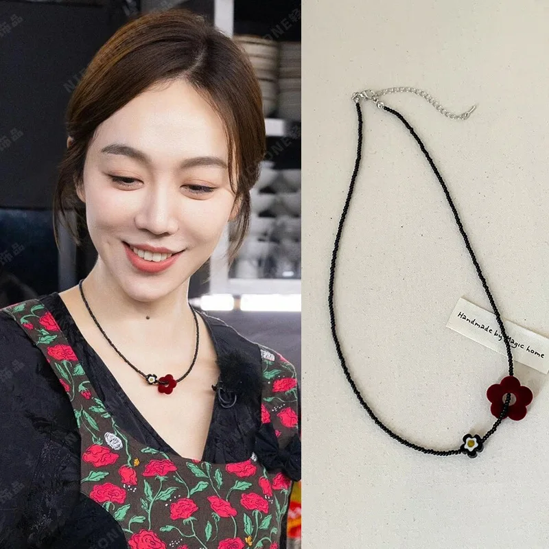Chinese Restaurant Ginger Grated Same Velvet Flower Beaded Necklace Female Niche Gentle Fashion All-match Necklace Woolen Chain
Chinese Restaurant Ginger Grated Same Velvet Flower Beaded Necklace Female Niche Gentle Fashion All-match Necklace Woolen Chain