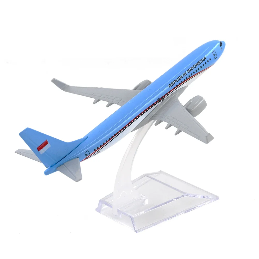 1/400 Aircraft Boeing 737 Republik Indonesia 16cm Alloy Airplane B737 Model Toy Children Gift for Collection Decoration
1/400 Aircraft Boeing 737 Republik Indonesia 16cm Alloy Airplane B737 Model Toy Children Gift for Collection Decoration