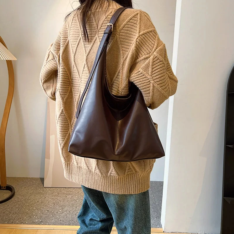 Retro Large Capacity Multi-Functional Commuter Shoulder Tote Bag Crossbody Backpack for Women Autumn Winter
Retro Large Capacity Multi-Functional Commuter Shoulder Tote Bag Crossbody Backpack for Women Autumn Winter