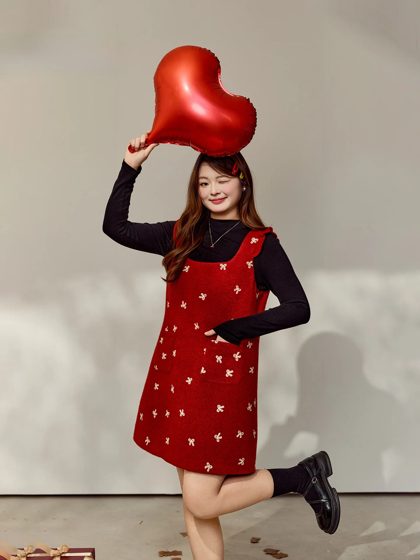 Красный шерстяной жилет А-силуэта с вышивкой для полных женщин, большие размеры, весенняя коллекция
Красный шерстяной жилет А-силуэта с вышивкой для полных женщин, большие размеры, весенняя коллекция