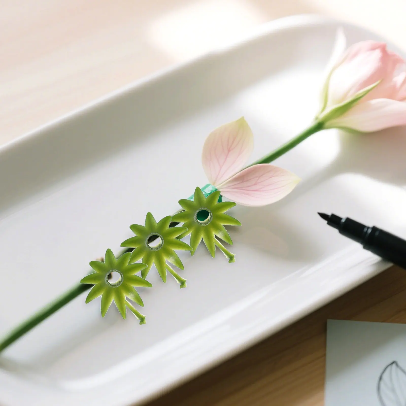 100Pcs Artificial Flower Calyxes 2.3cm Realistic Green Flower Base for Floral Grid Holder Bouquet Making Supplies Craft
100Pcs Artificial Flower Calyxes 2.3cm Realistic Green Flower Base for Floral Grid Holder Bouquet Making Supplies Craft