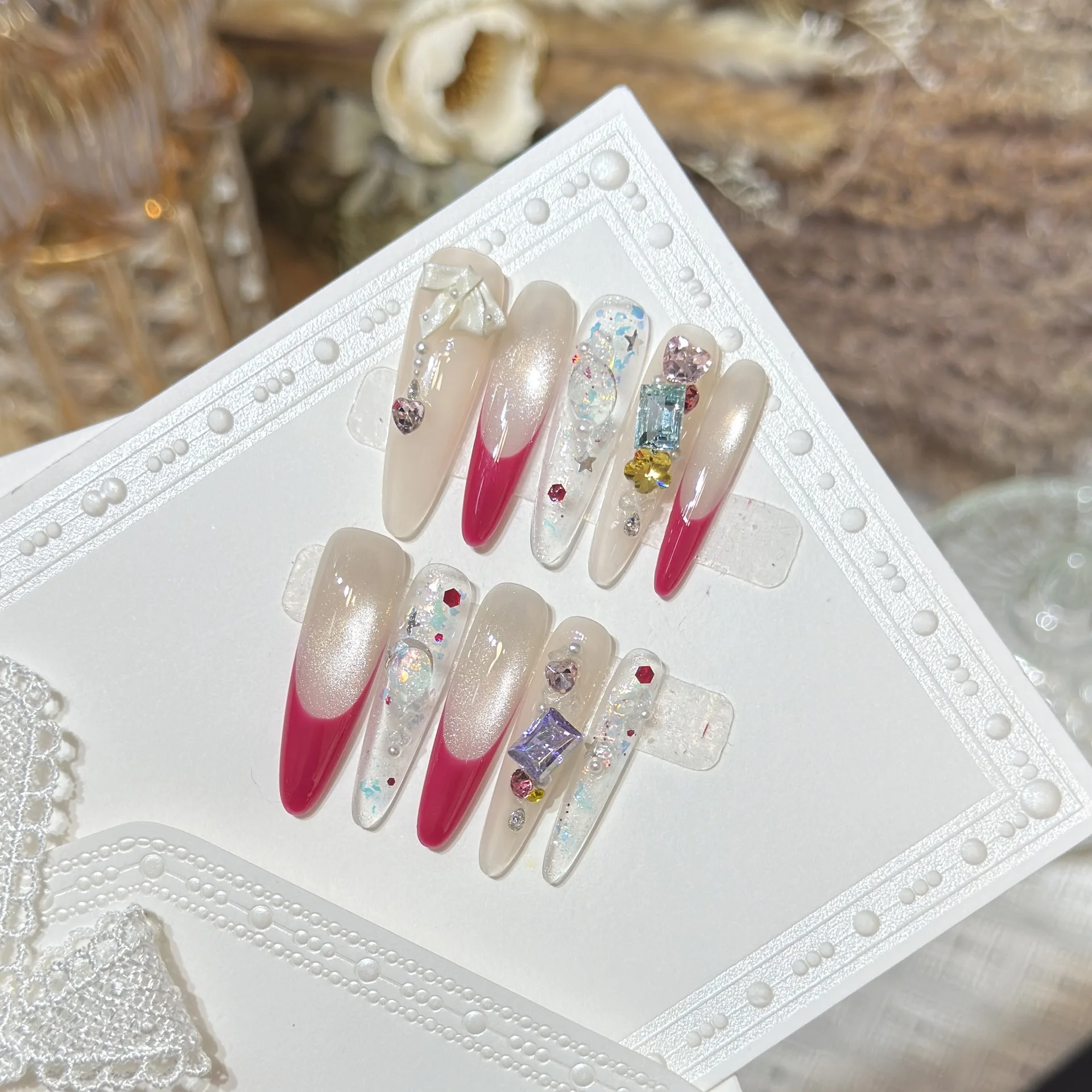 10pcs Glossy Cat's Eye Handmade False Nails Shiny Star Sequins Diamond White Bowknots Press On Nails Red French Style Fake Nail
10pcs Glossy Cat's Eye Handmade False Nails Shiny Star Sequins Diamond White Bowknots Press On Nails Red French Style Fake Nail