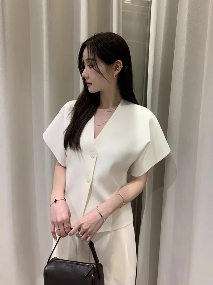 Gagarich French Temperament V-neck Knitted Sweater Women Summer New Style Waist Cinching Versatile Short Sleeved Top
Gagarich French Temperament V-neck Knitted Sweater Women Summer New Style Waist Cinching Versatile Short Sleeved Top