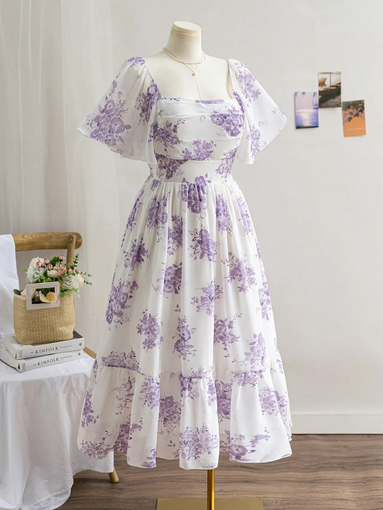 Boho Retro White Floral Print Ruffle Sleeve Elastic Waist A-Line Sundress For Women
Boho Retro White Floral Print Ruffle Sleeve Elastic Waist A-Line Sundress For Women