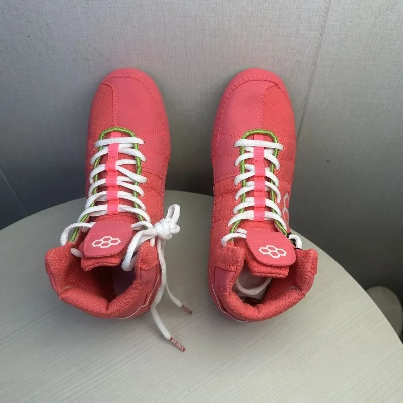 Professional Wrestling Boots for Boy Pink Boxing Shoes Unisex Comfortable Gym Training Shoe Couples Classic Brand Fighting Shoes
Professional Wrestling Boots for Boy Pink Boxing Shoes Unisex Comfortable Gym Training Shoe Couples Classic Brand Fighting Shoes