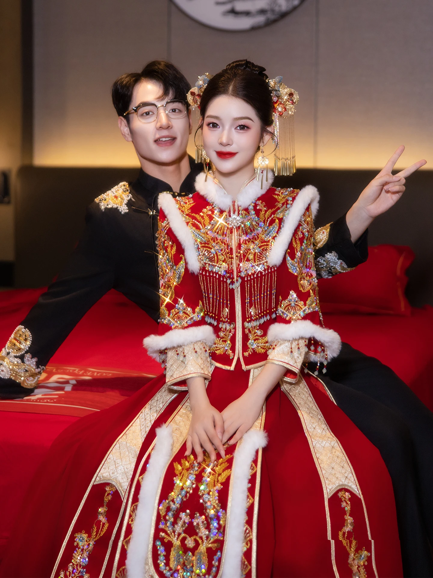 Новое поступление: Зимнее китайское свадебное платье из бархата с тяжелой вышивкой для церемонии бракосочетания, длинный рукав
Новое поступление: Зимнее китайское свадебное платье из бархата с тяжелой вышивкой для церемонии бракосочетания, длинный рукав