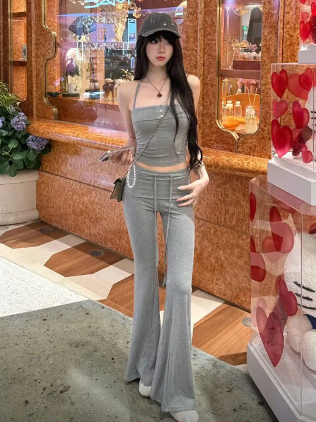 Korean Style Unique Hanging Neck Top And Casual Pants Two-Piece Set Complete OOTD Summer 2026 Comfortable Cotton Blend
Korean Style Unique Hanging Neck Top And Casual Pants Two-Piece Set Complete OOTD Summer 2026 Comfortable Cotton Blend
