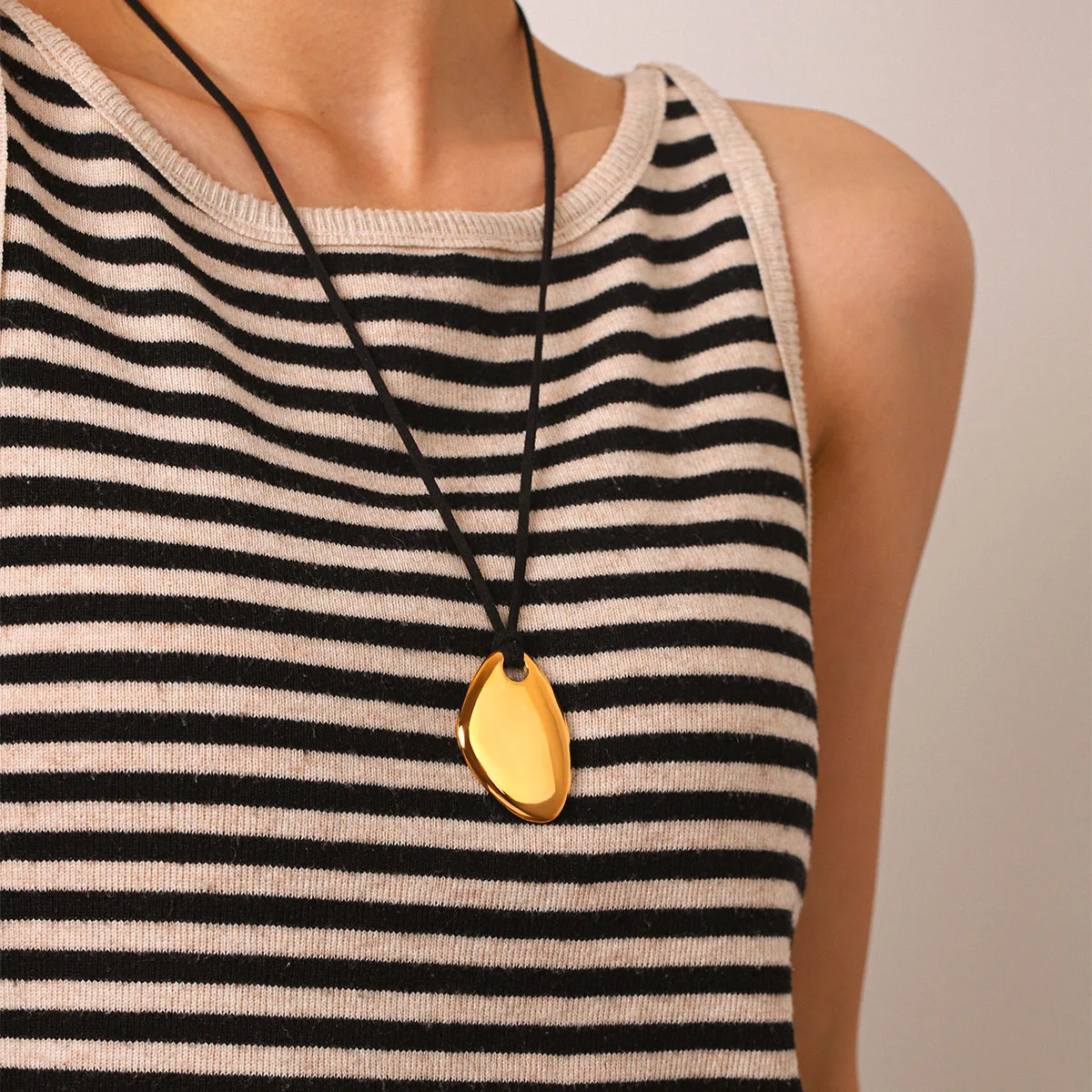 Boho Minimalist Irregular Gold Pendant Necklace 18K Gold PVD Plated Stainless Steel With Black Cord For Women Anniversary Gift
Boho Minimalist Irregular Gold Pendant Necklace 18K Gold PVD Plated Stainless Steel With Black Cord For Women Anniversary Gift