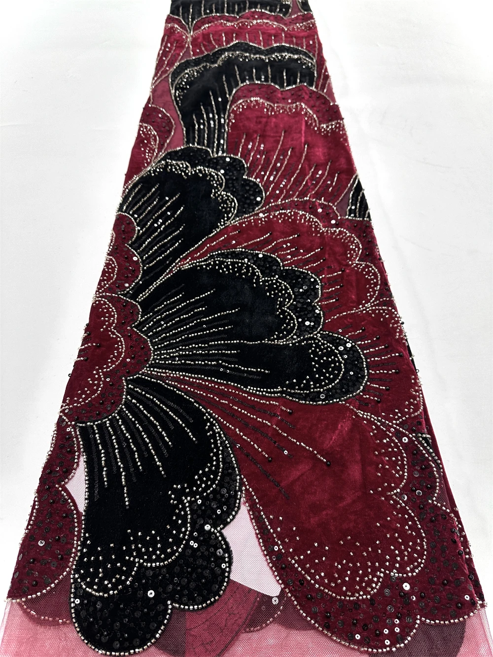 New African Velvet Lace Fabric With Sequins Big Beads 5 Yards Bridal French Tulle Wedding Luxury Beaded Lace For Evening Dress
New African Velvet Lace Fabric With Sequins Big Beads 5 Yards Bridal French Tulle Wedding Luxury Beaded Lace For Evening Dress