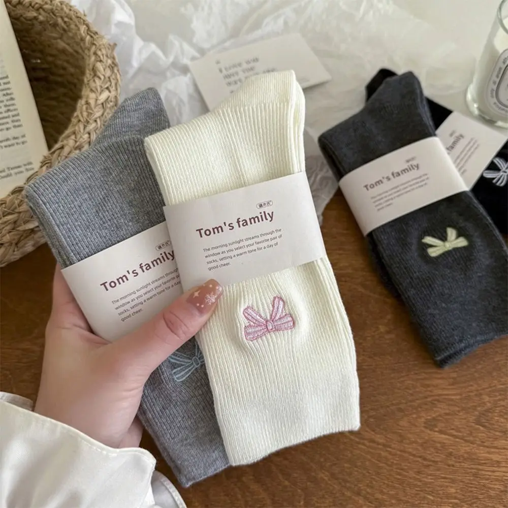 Korean Seamless Bow Knot Socks Spring Autumn INS-Style Embroidered Bow Socks Vertical Striped Slouchy Socks for Women Girls
Korean Seamless Bow Knot Socks Spring Autumn INS-Style Embroidered Bow Socks Vertical Striped Slouchy Socks for Women Girls