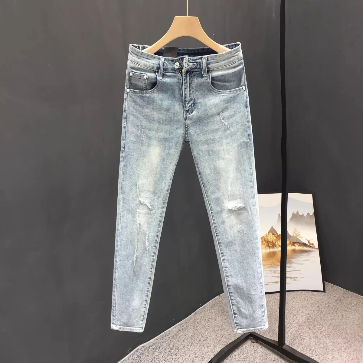 Мужские джинсы Slim Fit с рваными элементами, модные летние светлые джинсы с эластичным поясом, прямые длинные брюки, молодежный тренд, повседневные джинсы
Мужские джинсы Slim Fit с рваными элементами, модные летние светлые джинсы с эластичным поясом, прямые длинные брюки, молодежный тренд, повседневные джинсы