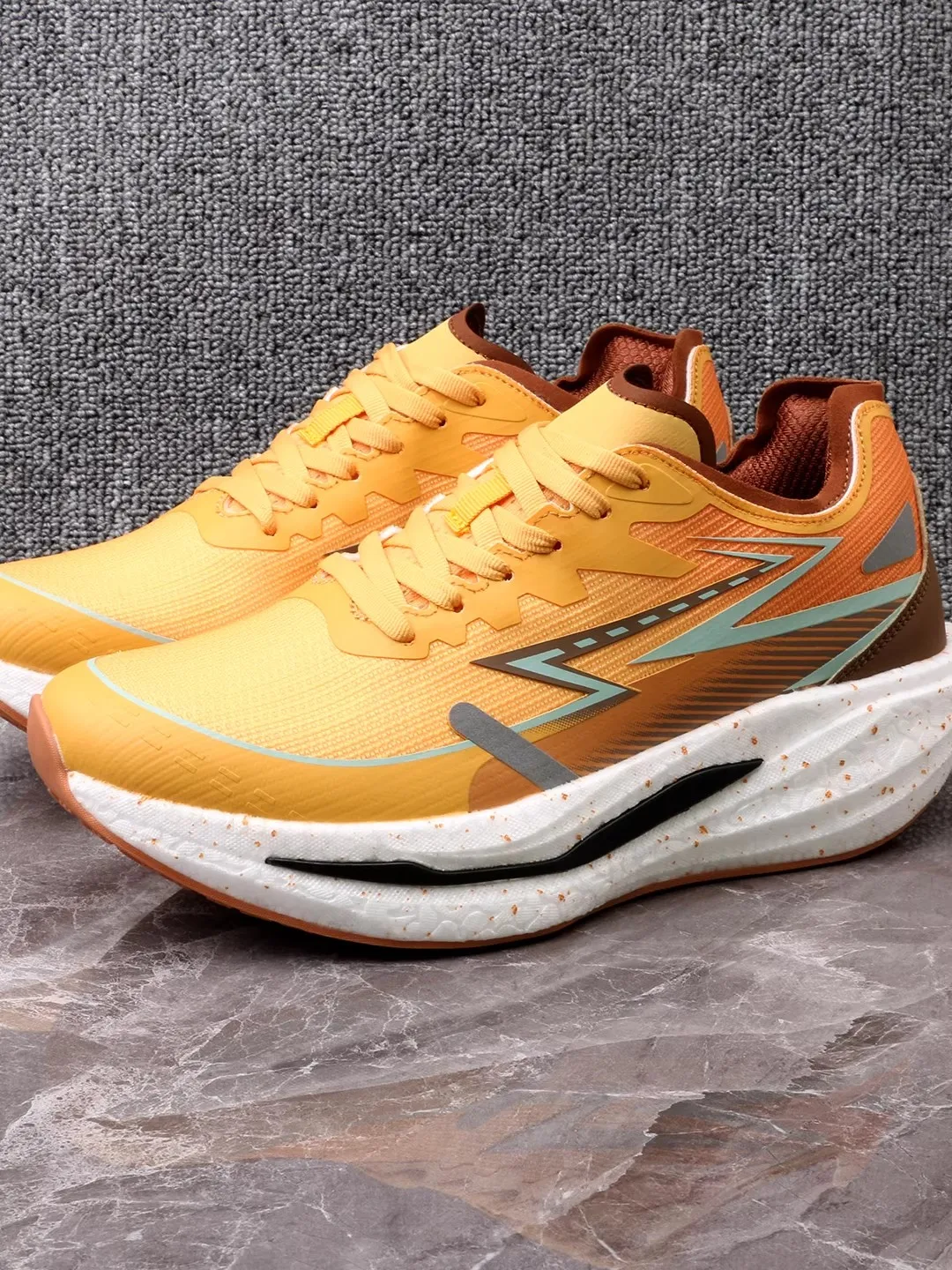 New wear-resistant comfortable professional breathable men's and women's running shoes sprinting casual shoes marathon shoes goo
New wear-resistant comfortable professional breathable men's and women's running shoes sprinting casual shoes marathon shoes goo