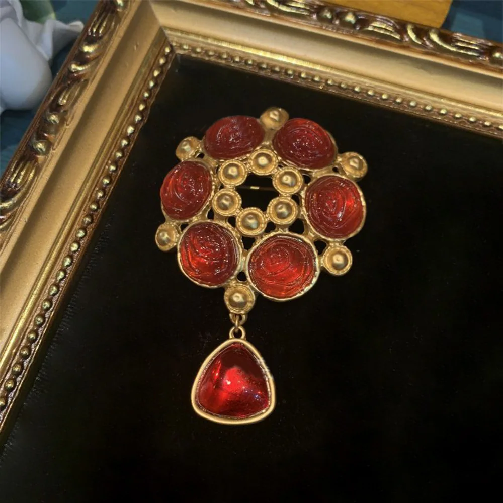 Vintage fashion classic red glass round drop brooch for women‘s girl party gift jewlry whosale
Vintage fashion classic red glass round drop brooch for women‘s girl party gift jewlry whosale