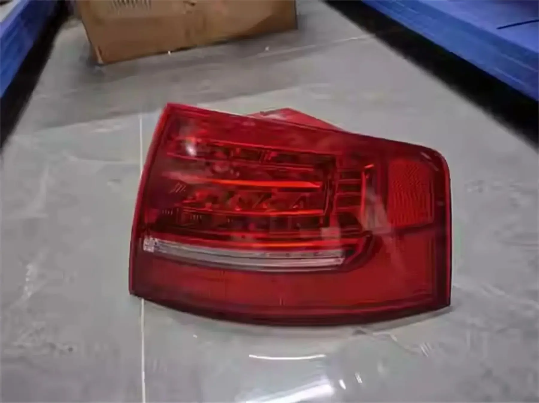 Car LED right exterior Tail Light Rear lamp Taillight for Audi A8 D3 Brake Driving Reversing Lamp Turn Signal
Car LED right exterior Tail Light Rear lamp Taillight for Audi A8 D3 Brake Driving Reversing Lamp Turn Signal