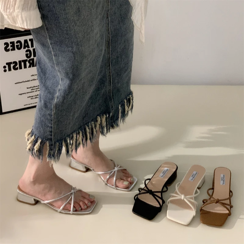 Silver Low Heel Shoes Outdoor Wear Lightweight Fashion Shoes Chunky Heel Open Toe Sandals Stylish Comfortable Breathable Sandals
Silver Low Heel Shoes Outdoor Wear Lightweight Fashion Shoes Chunky Heel Open Toe Sandals Stylish Comfortable Breathable Sandals
