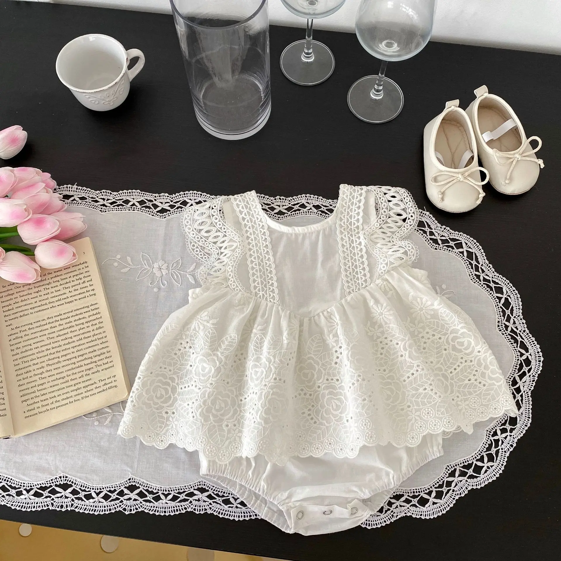 Новая летняя одежда для малышей 0-3 лет, модный кружевной комбинезон с треугольной вышивкой для маленьких девочек
Новая летняя одежда для малышей 0-3 лет, модный кружевной комбинезон с треугольной вышивкой для маленьких девочек