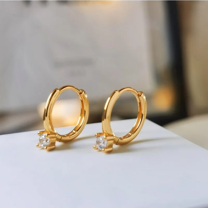 S925 design sense whole body Tremella buckle women's earrings trendy niche zircon temperament simple commuting versatile
S925 design sense whole body Tremella buckle women's earrings trendy niche zircon temperament simple commuting versatile