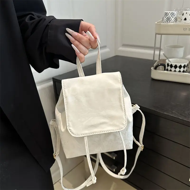 Niche Simple Women's Soft Leather Backpack Versatile High-End Fashionable Instagram Style Casual Backpack
Niche Simple Women's Soft Leather Backpack Versatile High-End Fashionable Instagram Style Casual Backpack