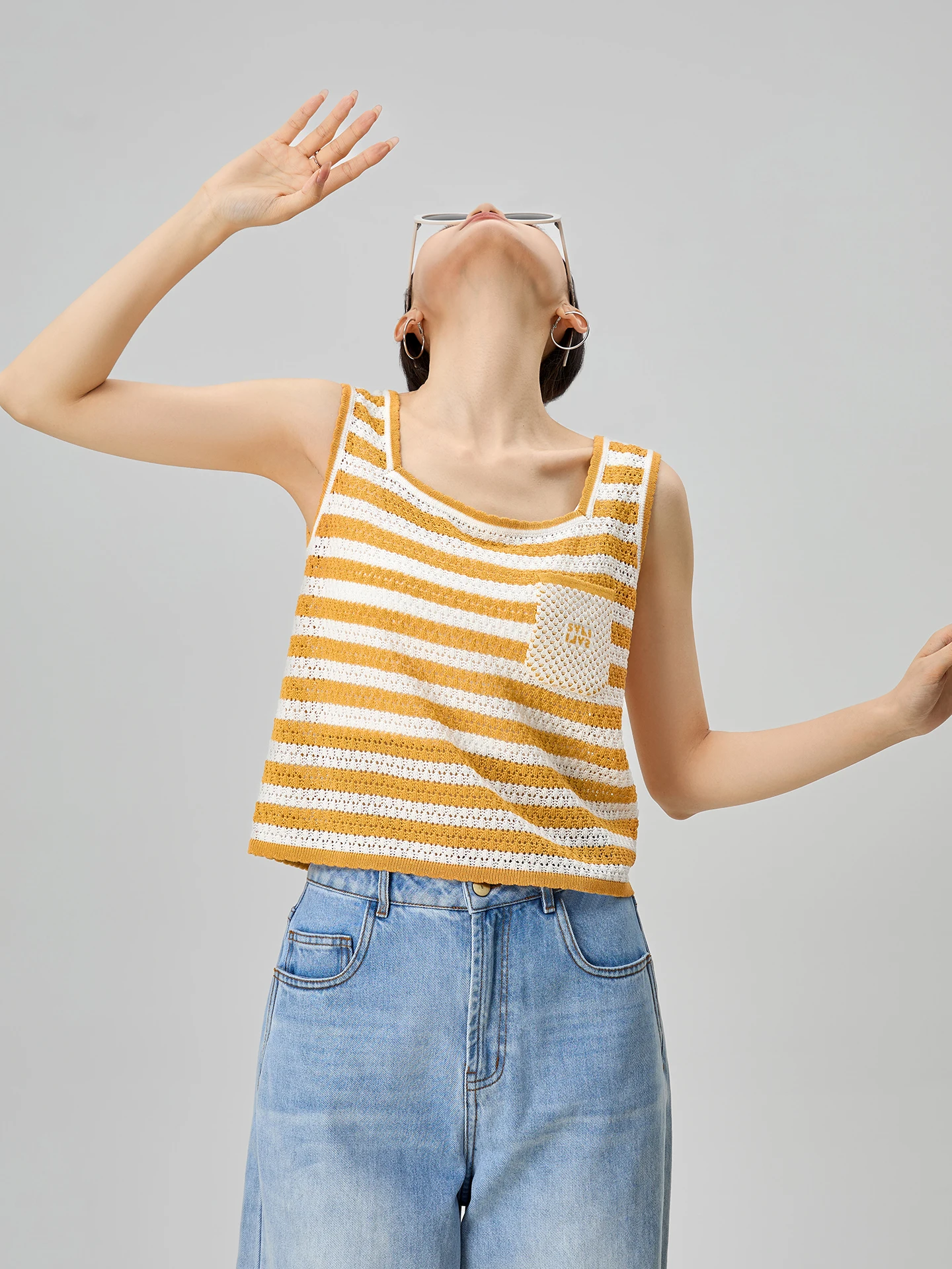 Guuli, синий полосатый вязаный жилет с открытыми плечами, женская летняя верхняя одежда, новый дизайн 2024, сенсационный топ для поездок на работу, слэ...
Guuli, синий полосатый вязаный жилет с открытыми плечами, женская летняя верхняя одежда, новый дизайн 2024, сенсационный топ для поездок на работу, слэ...