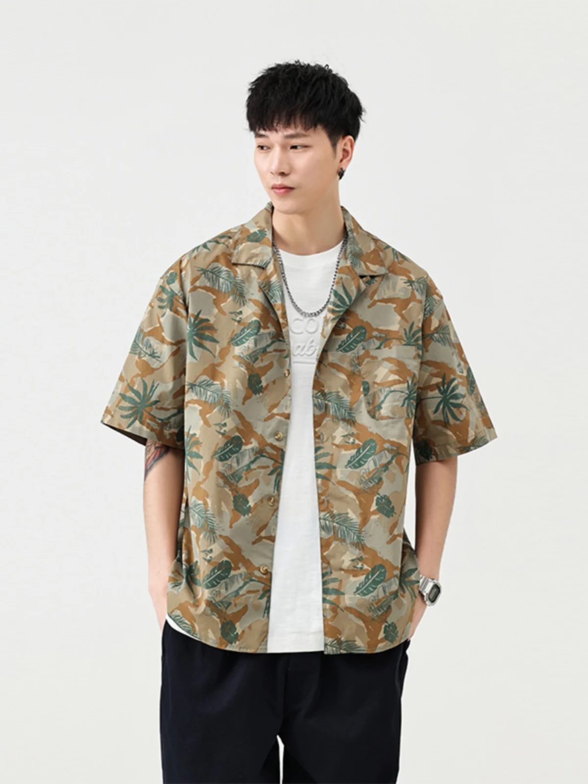 Summer Thin Short Sleeve Floral Shirt Men's Retro Hong Style Quick Dry Hawaii Beach Turn Collar Ice Silk Casual Shirt Trendy
Summer Thin Short Sleeve Floral Shirt Men's Retro Hong Style Quick Dry Hawaii Beach Turn Collar Ice Silk Casual Shirt Trendy