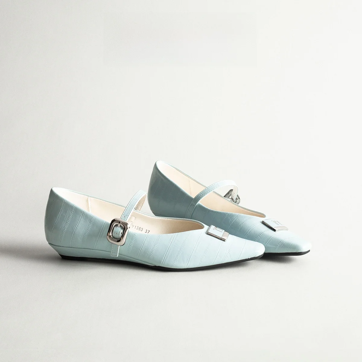 Elevated Mary Jane Shoes Women's Genuine Leather Slip-On Single Strap Fashionable Spring Season Flat Heel Comfortable Footwear
Elevated Mary Jane Shoes Women's Genuine Leather Slip-On Single Strap Fashionable Spring Season Flat Heel Comfortable Footwear