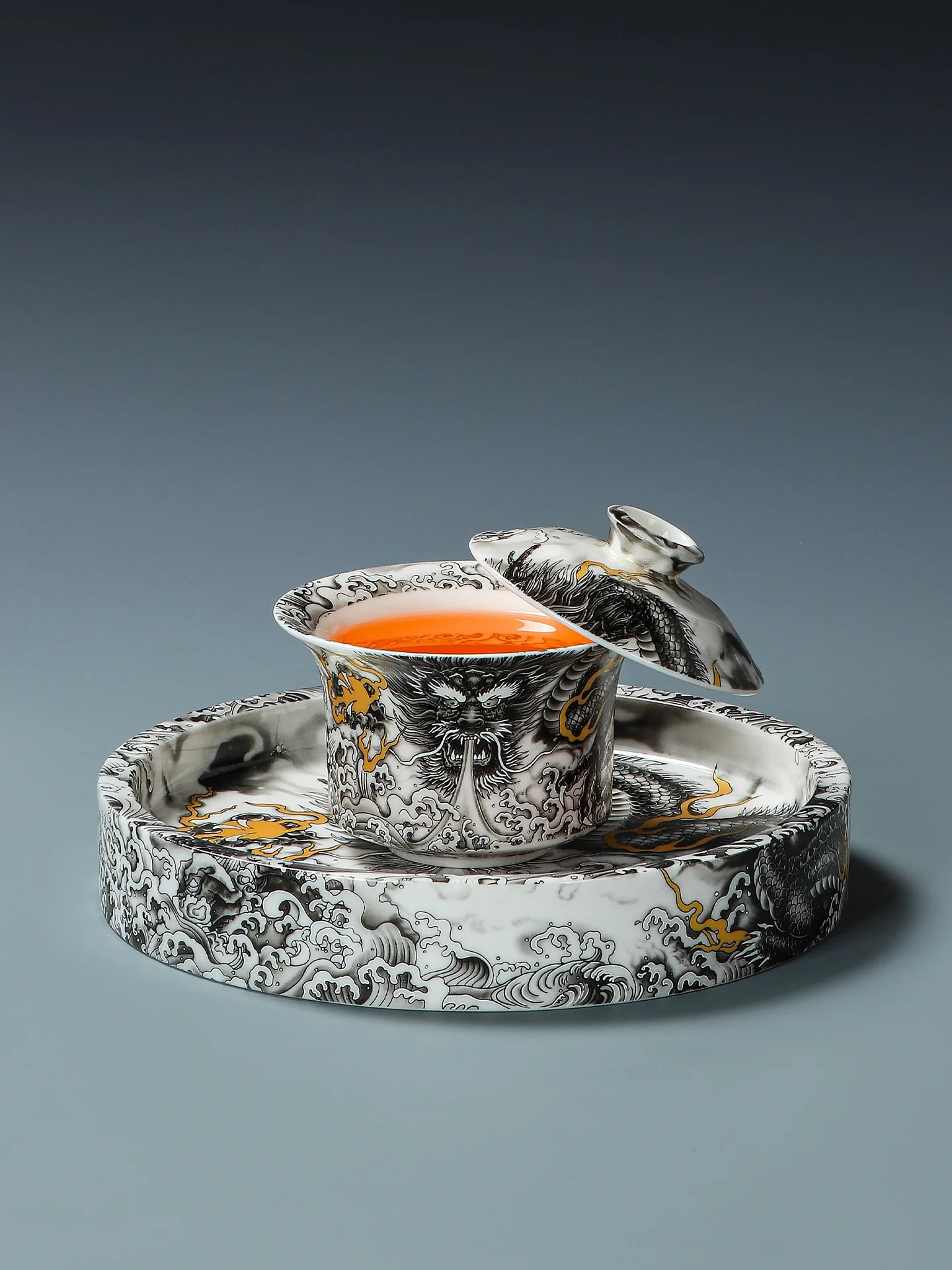 Large Size Blue And White Dragon Patterned Three Element Bowl Tea Cup Set Gongfu Tea Brewing Set for Home Use with Coaster
Large Size Blue And White Dragon Patterned Three Element Bowl Tea Cup Set Gongfu Tea Brewing Set for Home Use with Coaster