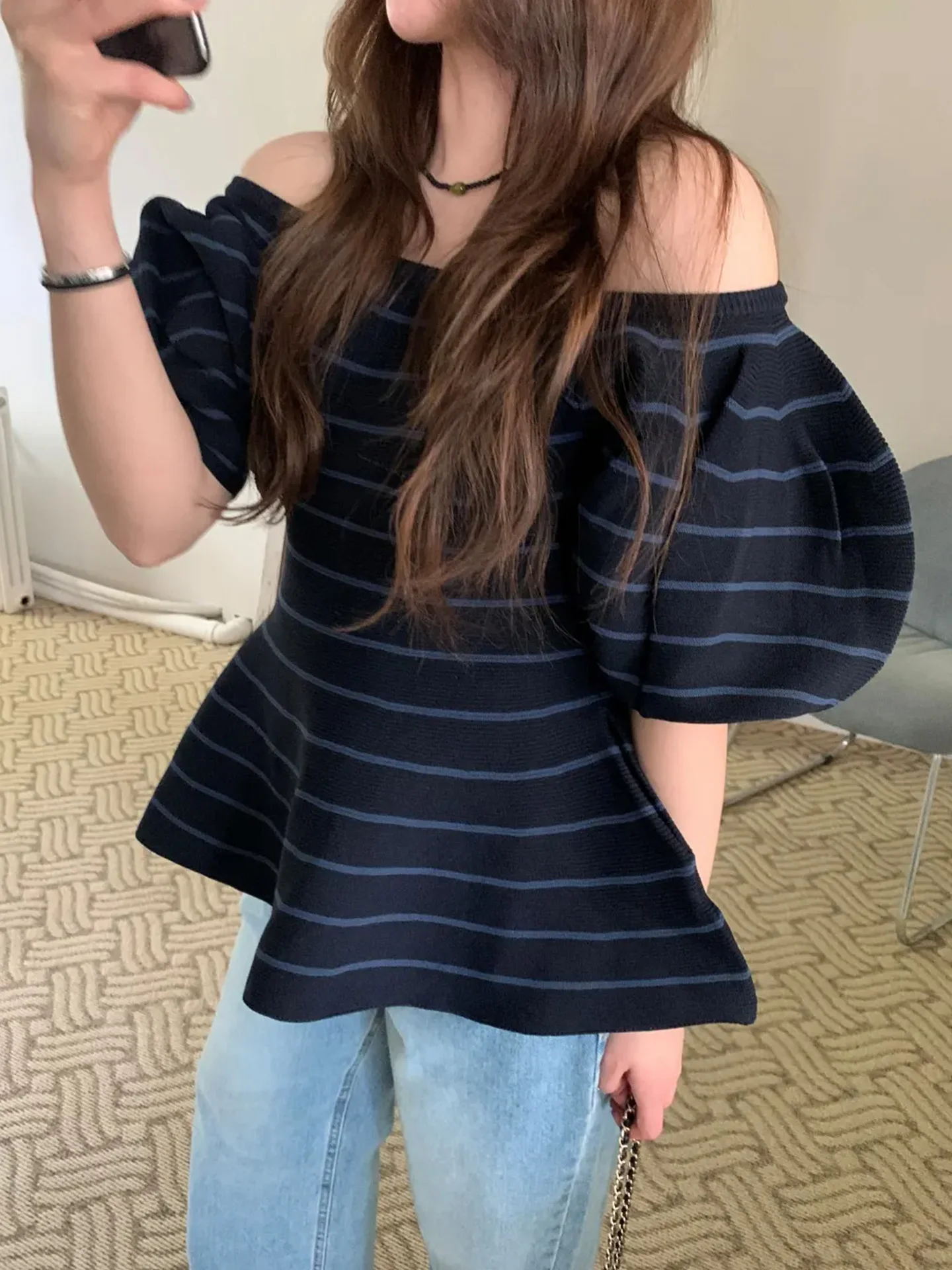 Korean Style Simple Striped One Shoulder Bubble Sleeve Knitted Sweater Women's Summer New Elegant Skirt Design Top
Korean Style Simple Striped One Shoulder Bubble Sleeve Knitted Sweater Women's Summer New Elegant Skirt Design Top