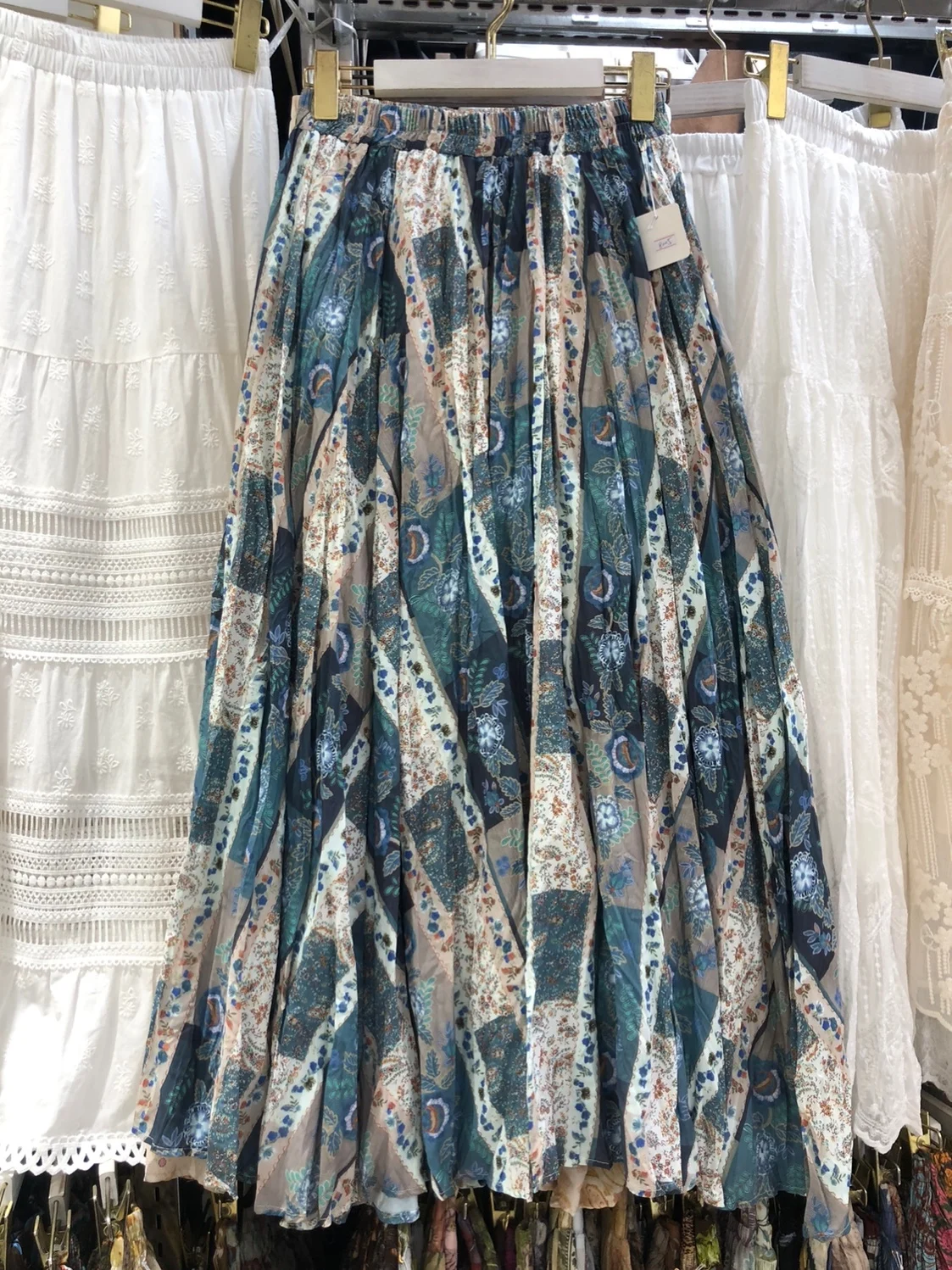 Spring Summer Casual Print Holiday Style Half-length Skirt Women's A-line Slim Elastic Waist Pleated Floral Long Skirt
Spring Summer Casual Print Holiday Style Half-length Skirt Women's A-line Slim Elastic Waist Pleated Floral Long Skirt