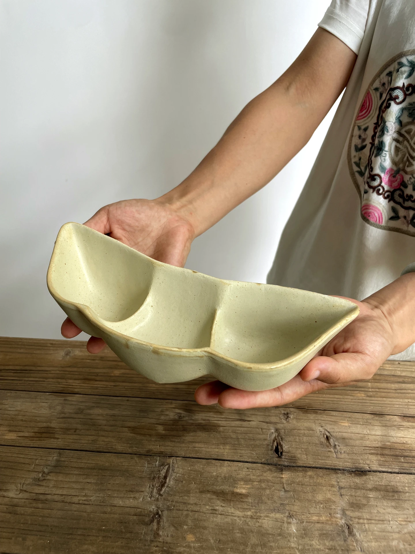 Retro Japanese Sle Thi Cercs Bowl Khaki Salad Vegetable Bowl Restaurant Utensils Home Seasoning Bowl Irregular ape
Retro Japanese Sle Thi Cercs Bowl Khaki Salad Vegetable Bowl Restaurant Utensils Home Seasoning Bowl Irregular ape