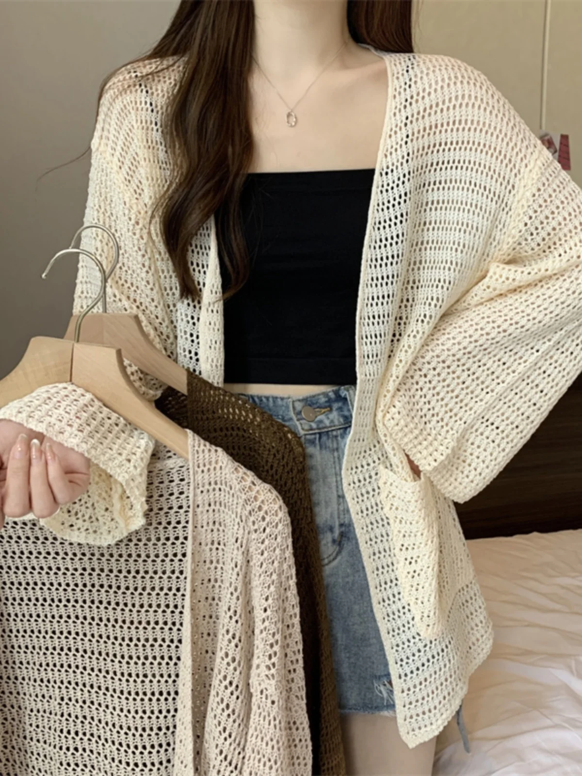 Women's Mid-Length Knitted Open Cardigan Summer Butt Cover Thin Ice Silk Sun Protection Cover up V-Neck Shoulder-Length Hollo...
Women's Mid-Length Knitted Open Cardigan Summer Butt Cover Thin Ice Silk Sun Protection Cover up V-Neck Shoulder-Length Hollo...